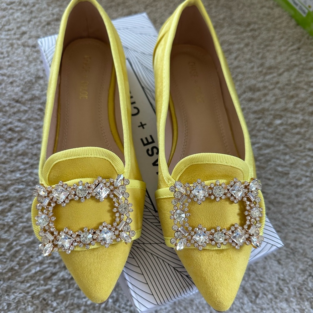 Bend new gorgeous neon yellow flats. Unbelievably beautifully and comfy!